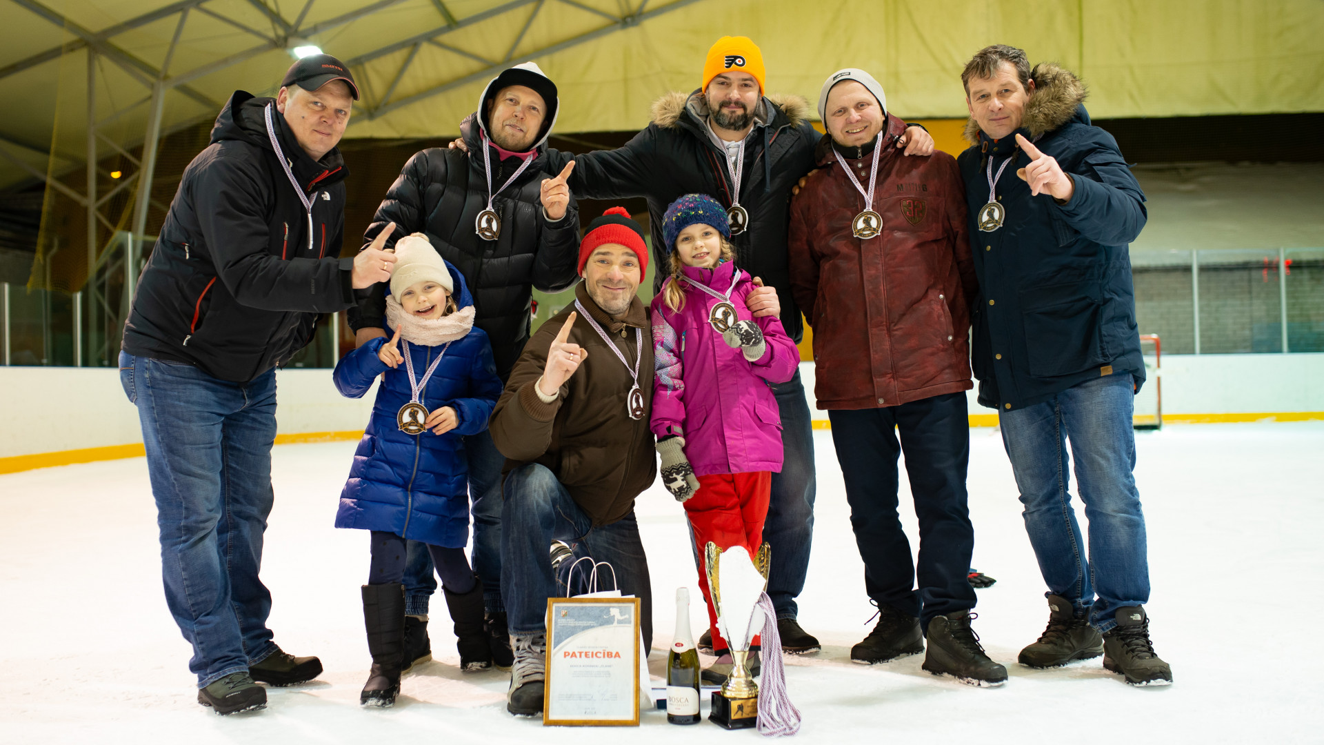 Hokeja komanda "Olaine" triumfē veterānu hokeja turnīrā