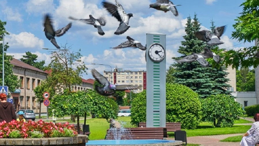 Šodien demontēts pulkstenis Olaines pilsētas centrā