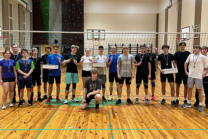 "Stiprais sastāvs" izcīna zelta medaļas Olaines vidusskolēnu volejbola sacensībās