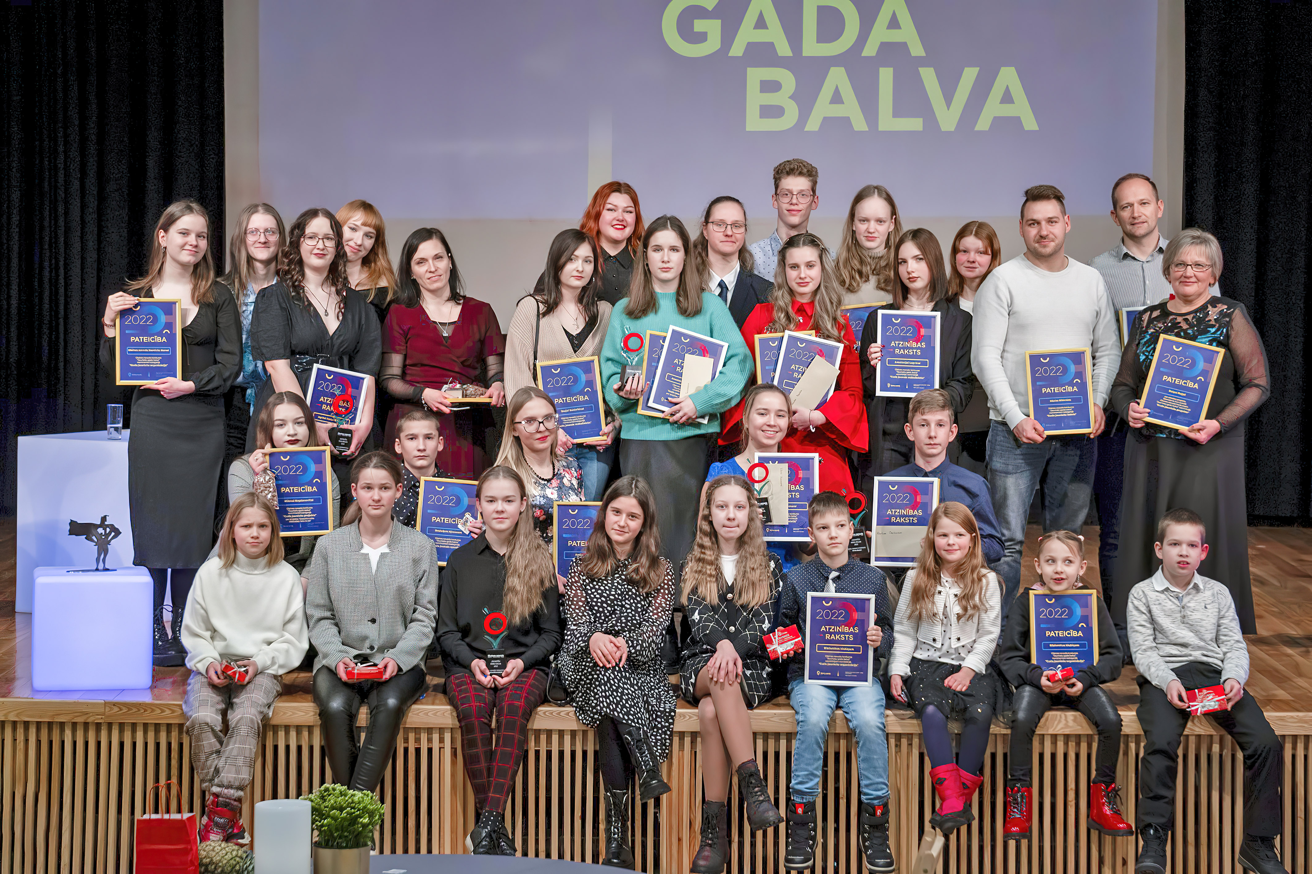 Pasākuma "Jauniešu gada balva 2022" dalībnieki - nominanti un uzvarētāji