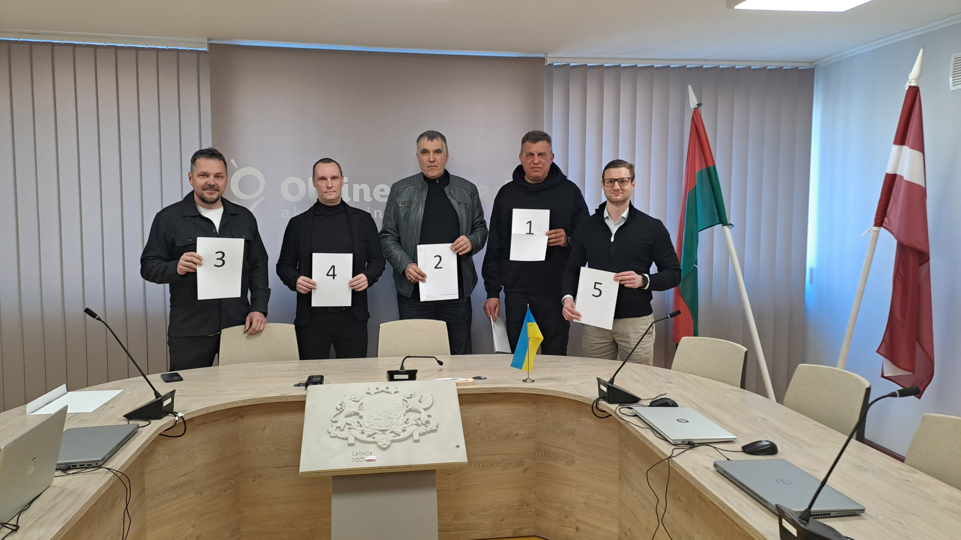 Deputātu kandidātu saraksti izlozē kārtas numurus