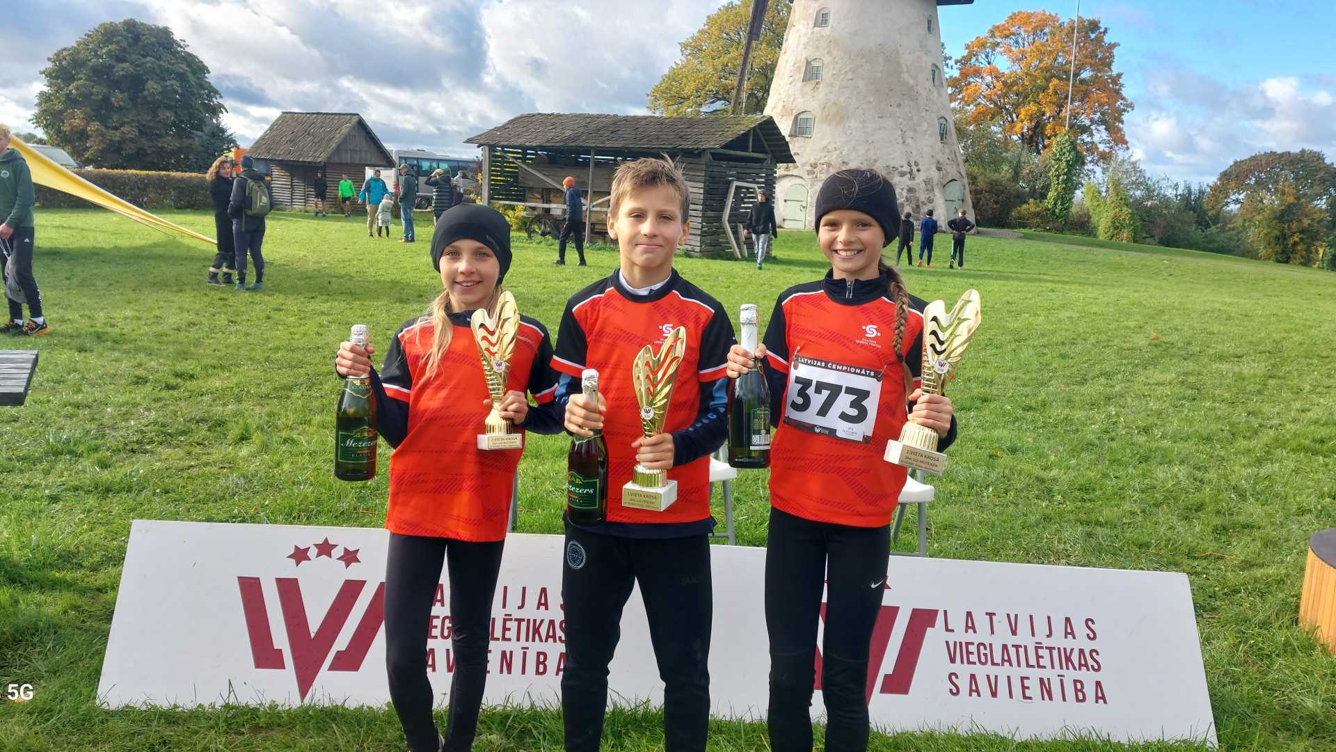 Olaines vieglatlētiem divi zelti Latvijas čempionātā krosā