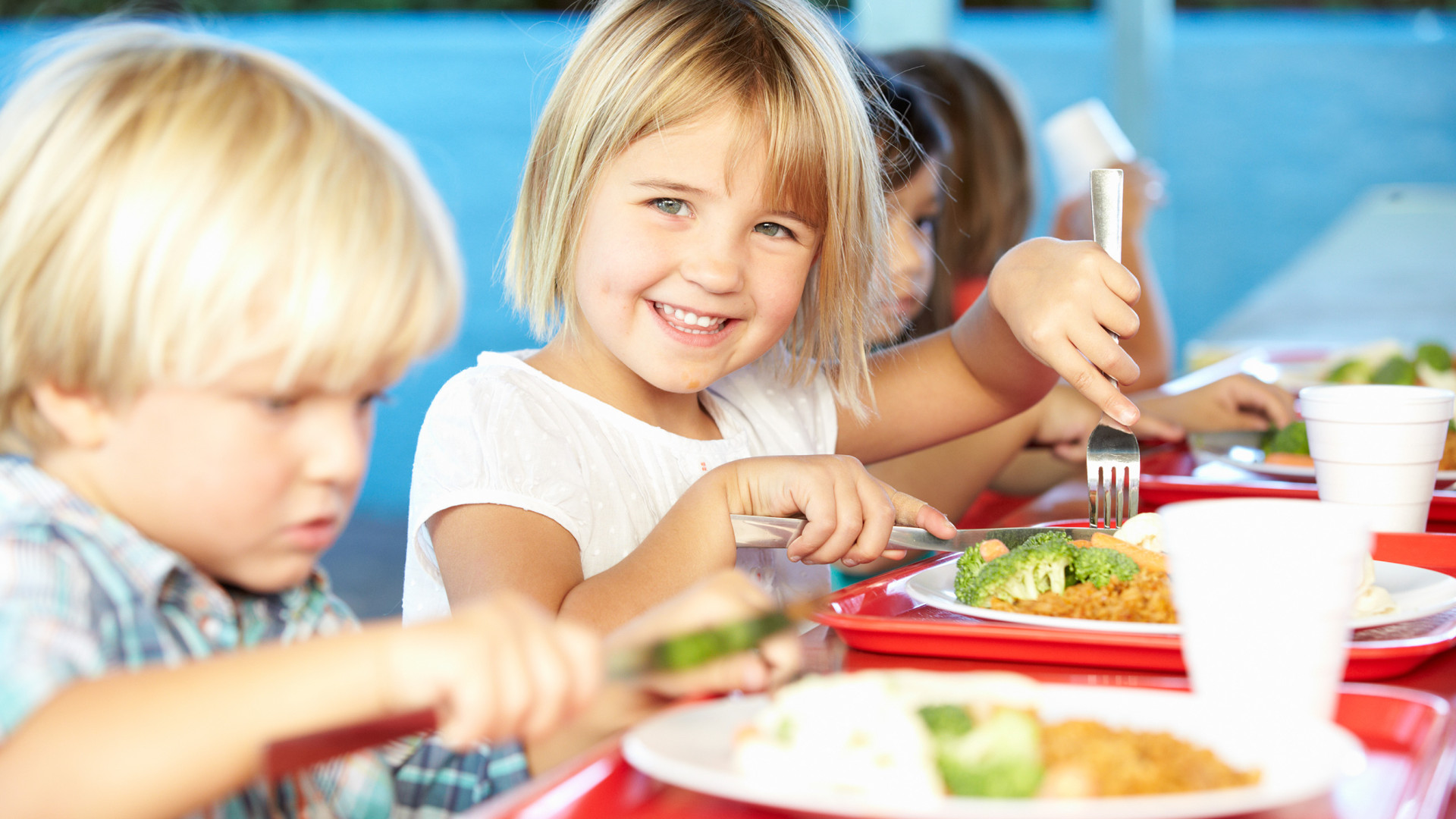 Atbalstot vecākus, pašvaldība līdz 31. augustam līdzfinansēs ēdināšanas pakalpojuma maksu pirmsskolas izglītības iestādēs