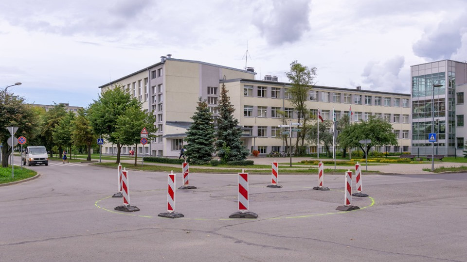 Olainē, Zeiferta un Zemgales ielas krustojumā, šodien uzsākti mini rotācijas apļa izbūves darbi