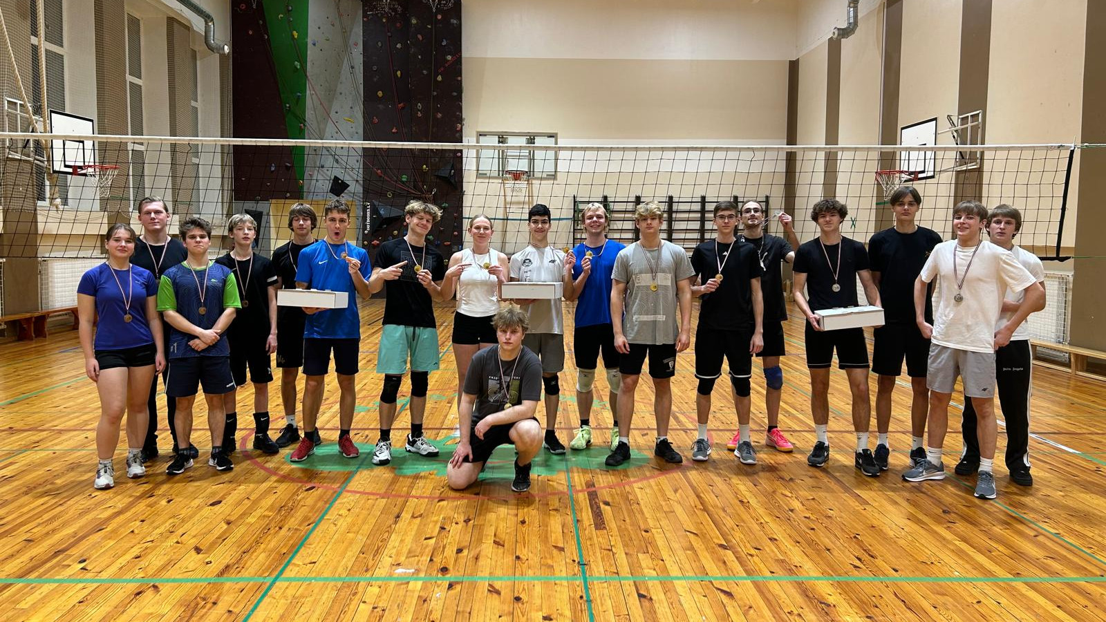 "Stiprais sastāvs" izcīna zelta medaļas Olaines vidusskolēnu volejbola sacensībās