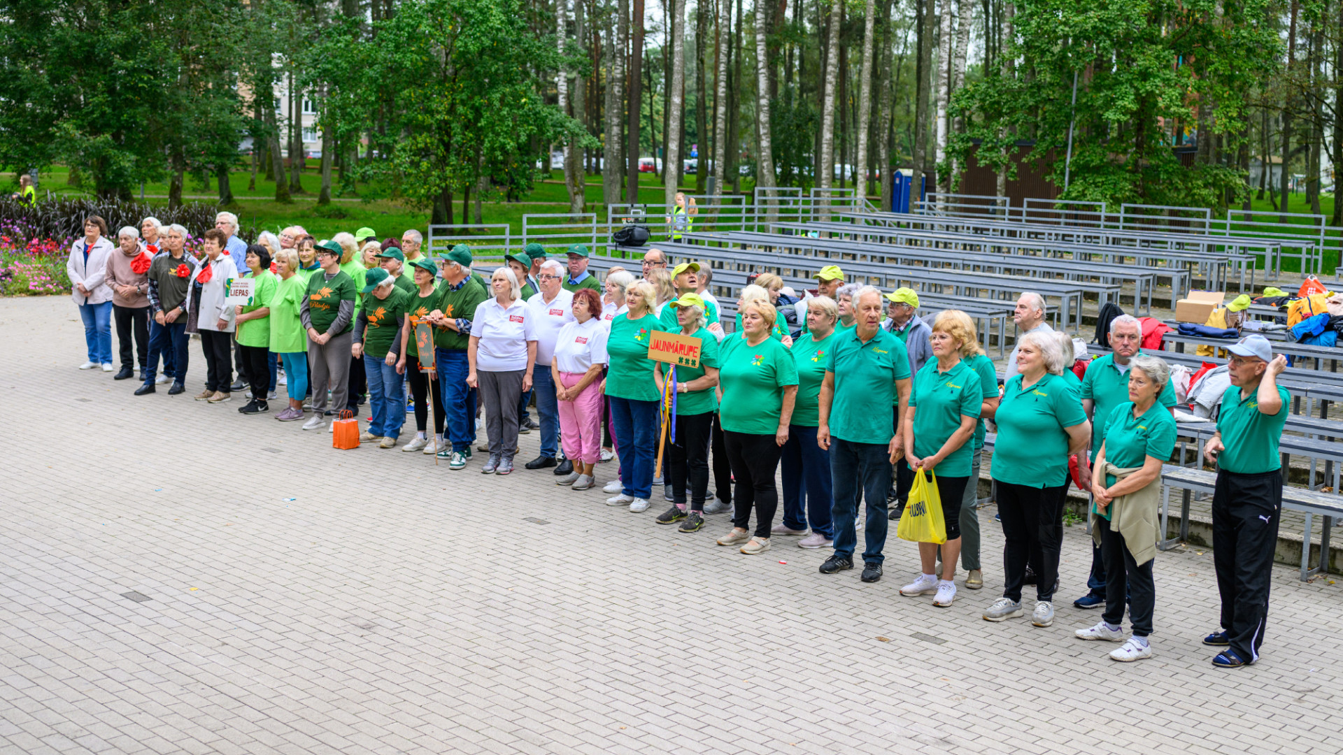 Senioru biedrību sporta spēlēs uzvaru kaldina Saldus komanda