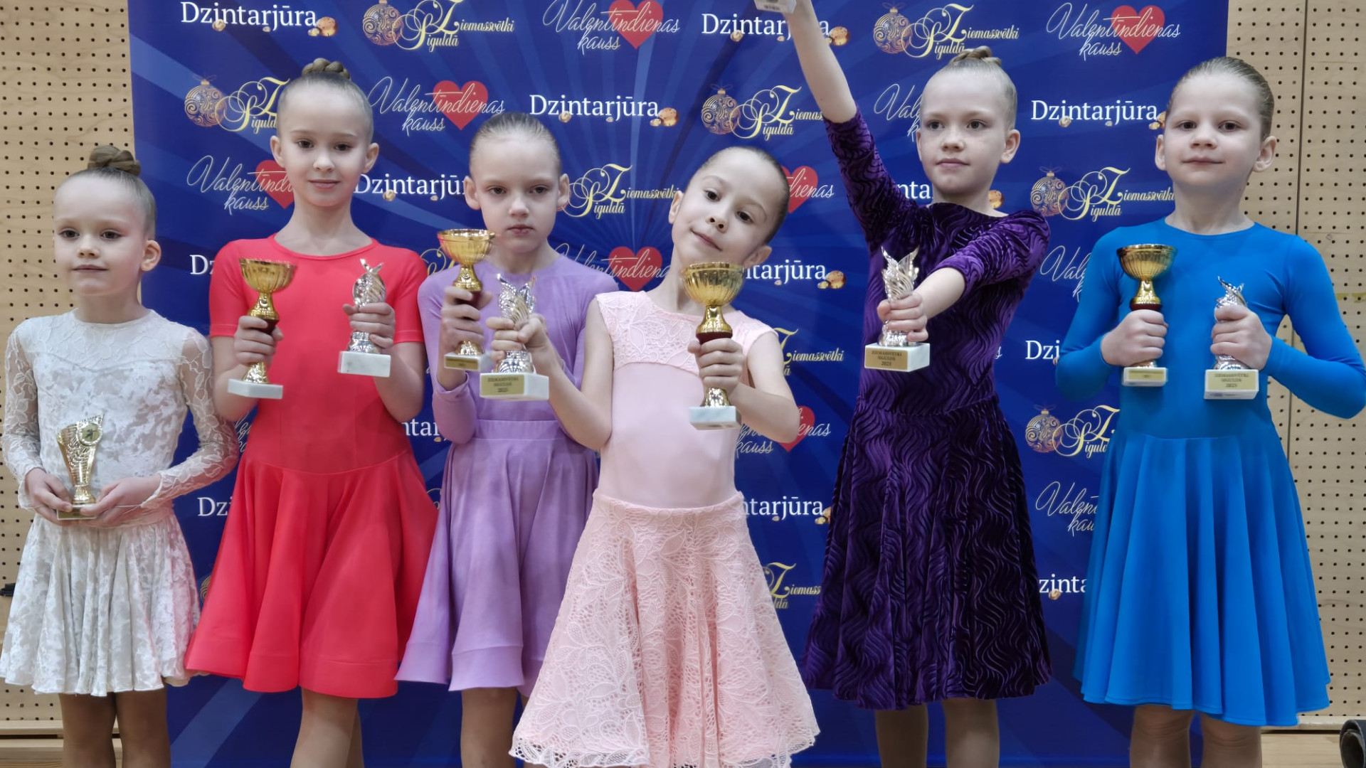 Novembris mūsu sporta deju dejotājiem aizritējis ļoti darbīgi un ražīgi.