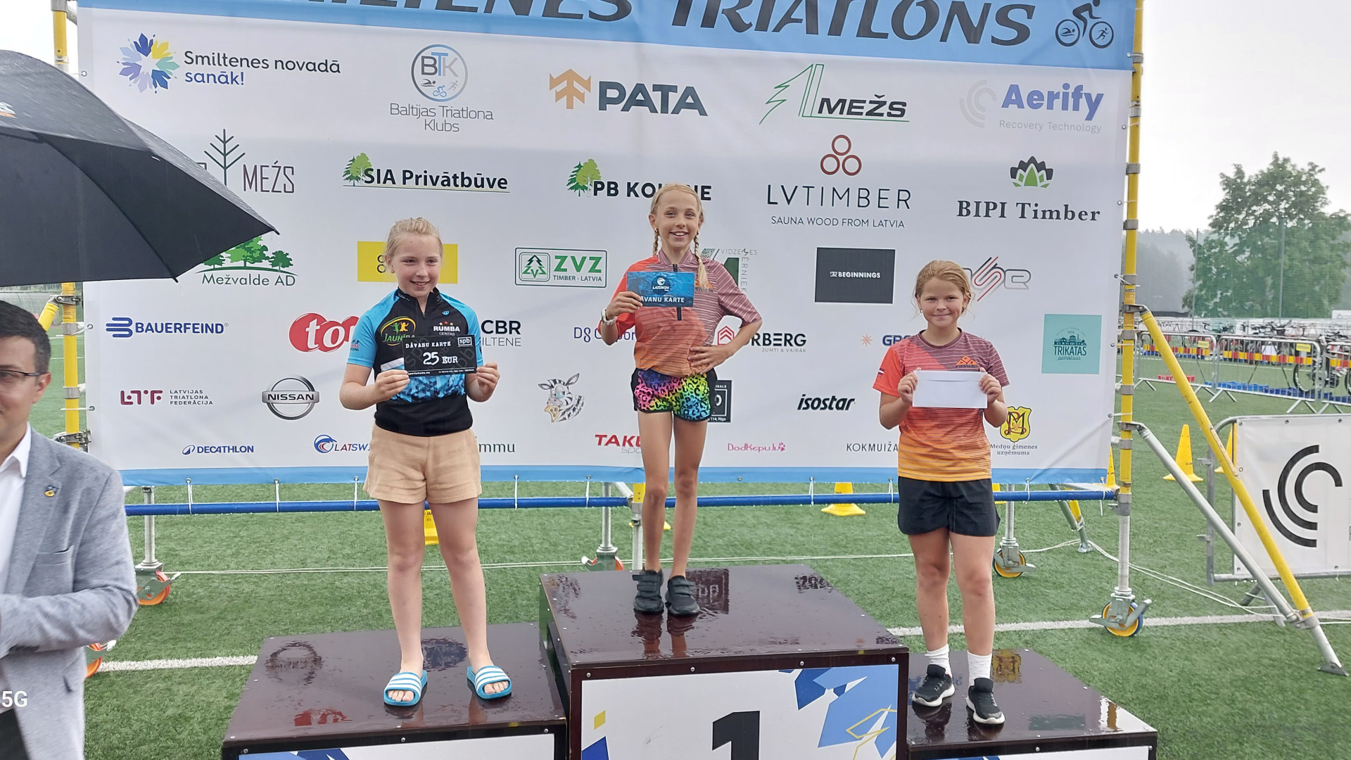Olaines triatlonistiem trīs medaļas Latvijas kausa posmā