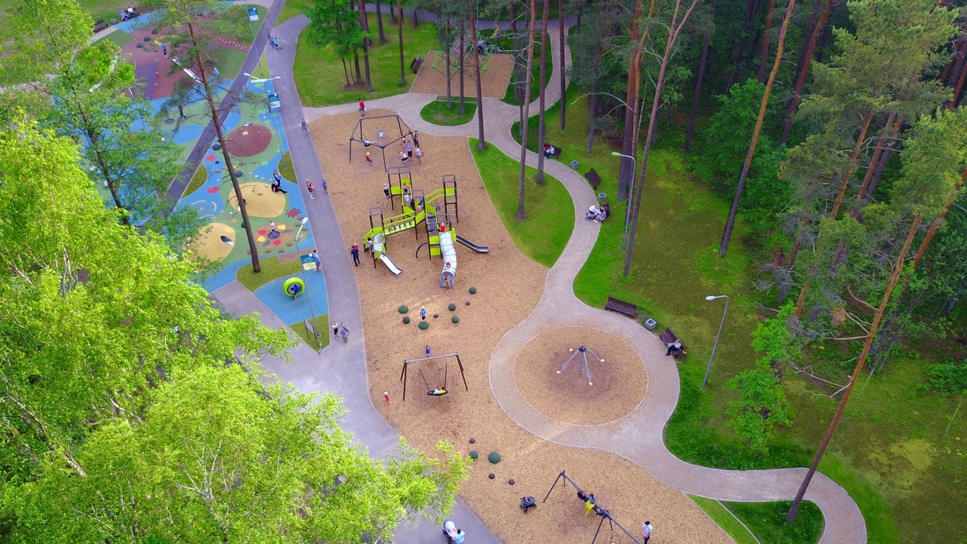 Atklāta Olaines Mežaparka Bērnu pilsētiņas rotaļu laukuma jaunā aktivitāšu zona